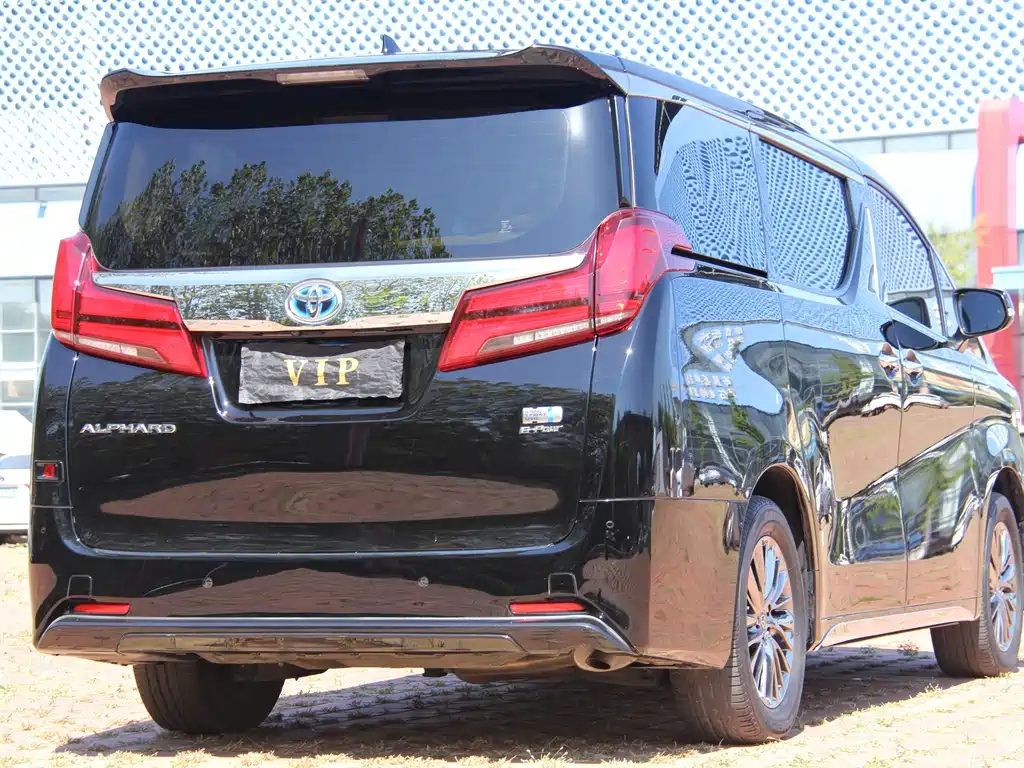 Toyota Alphard — фото 7