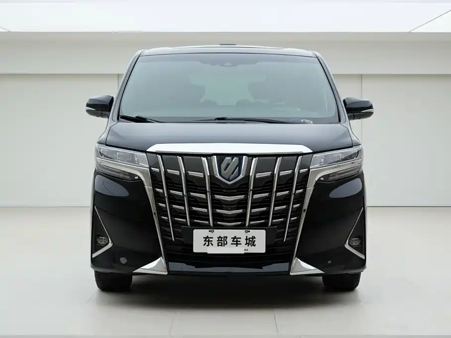 Toyota Alphard — фото 2