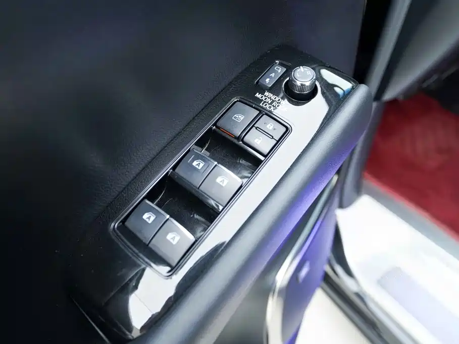 Toyota Alphard — фото 11