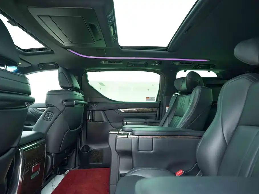 Toyota Alphard — фото 20