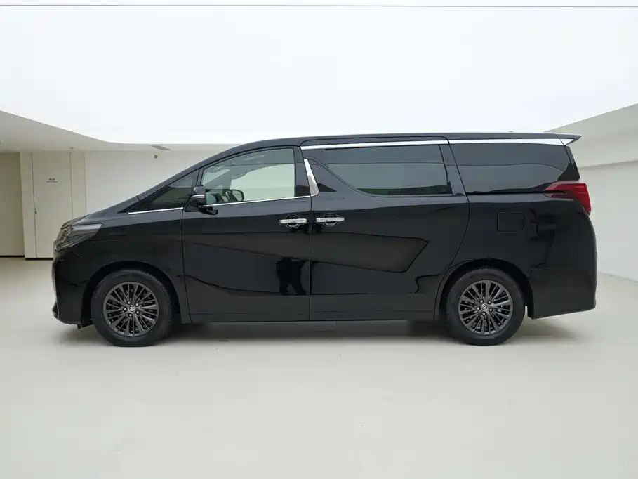 Toyota Alphard — фото 3