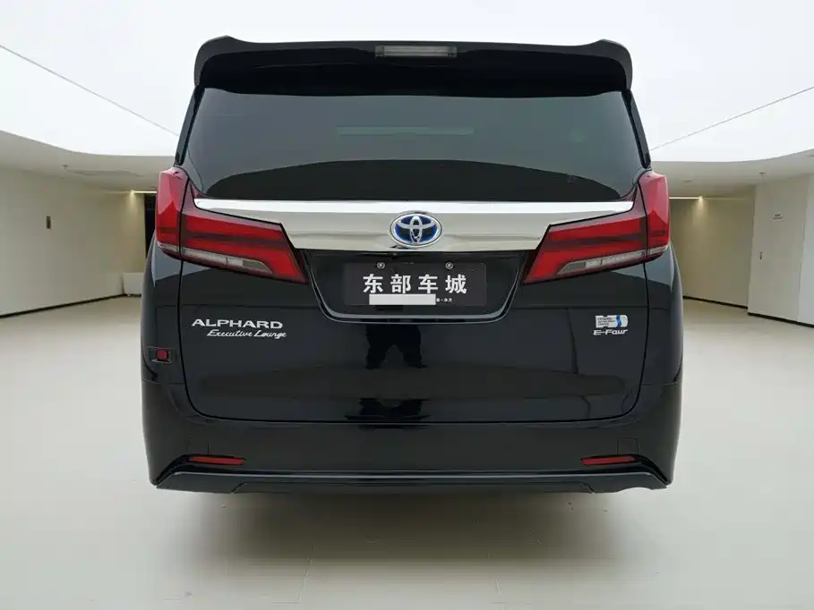 Toyota Alphard — фото 4