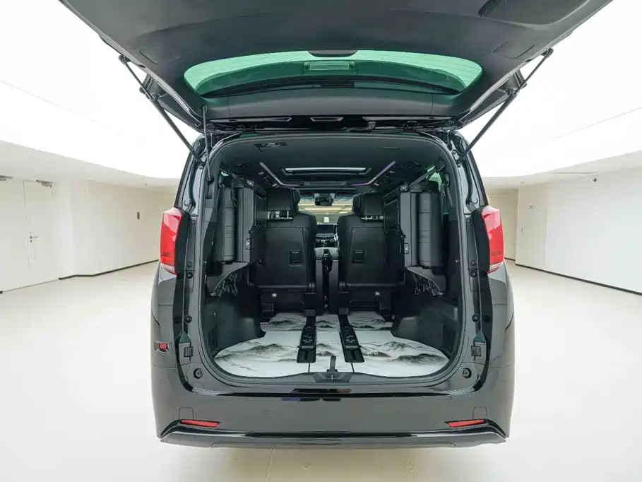 Toyota Alphard — фото 6