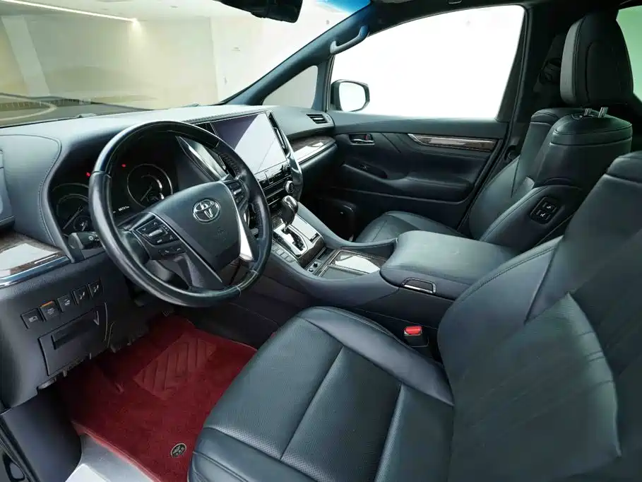 Toyota Alphard — фото 10