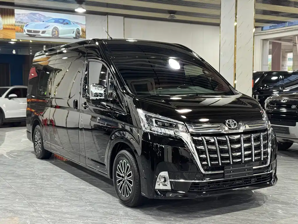 Toyota Hiace — фото 3