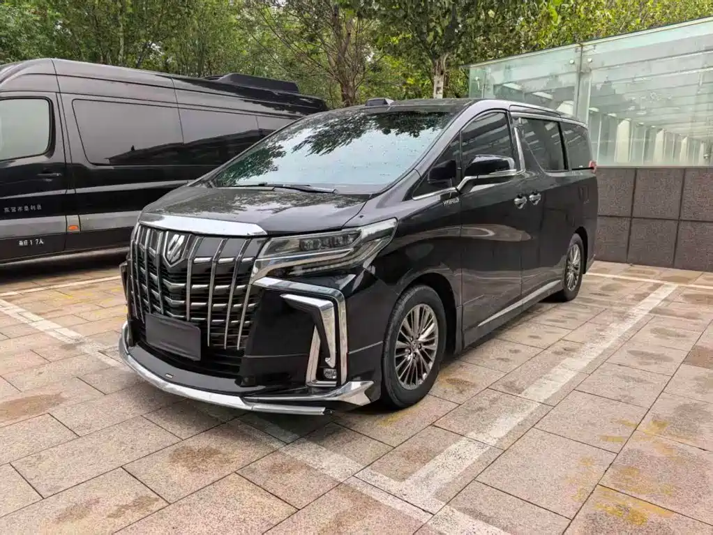 Toyota Alphard — фото 3