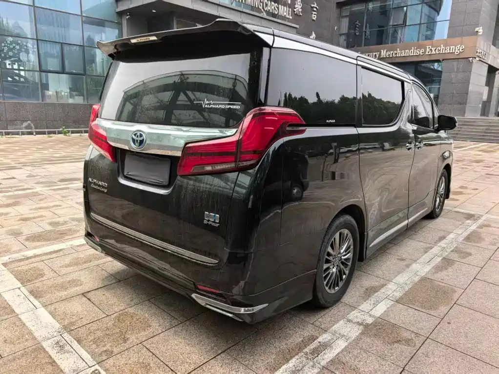 Toyota Alphard — фото 5