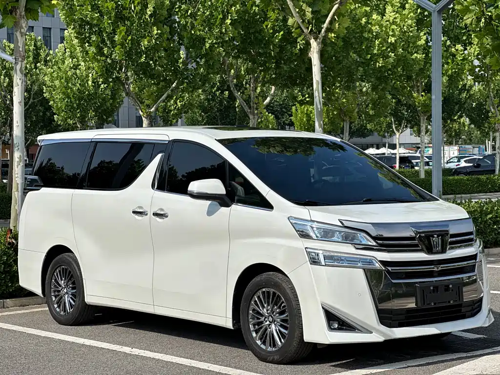 Toyota Vellfire — фото 3