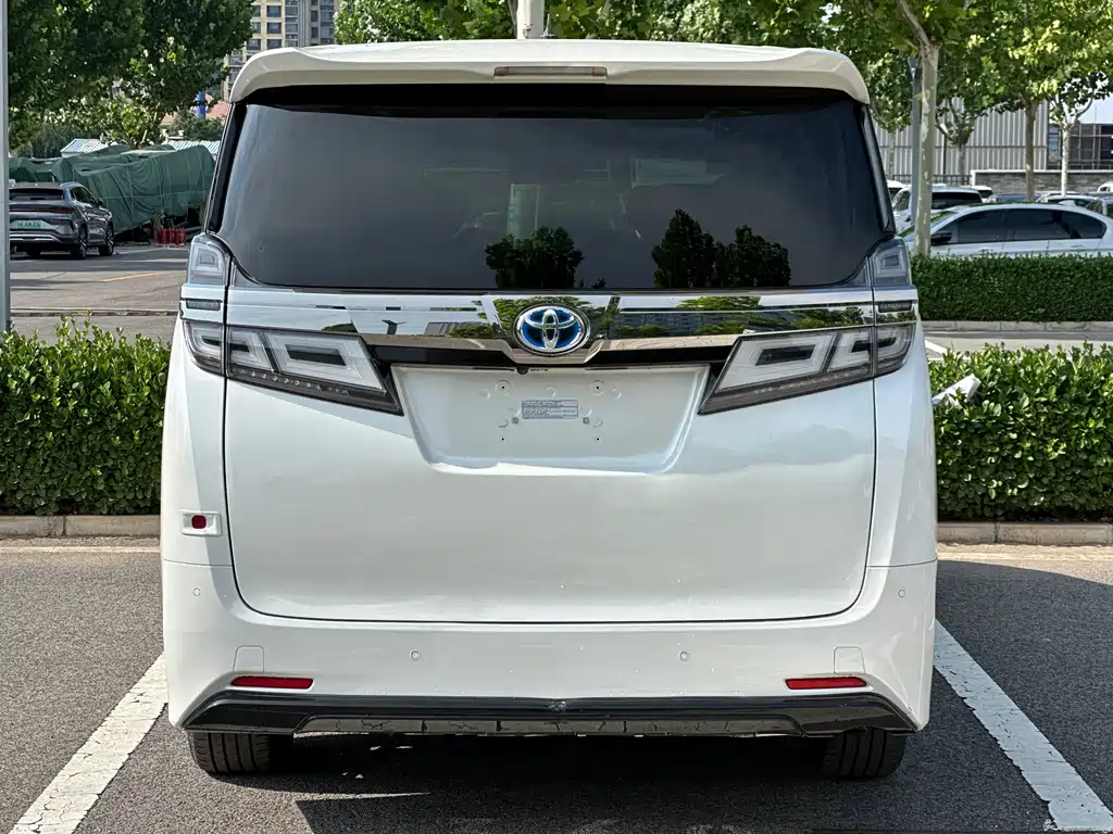 Toyota Vellfire — фото 4