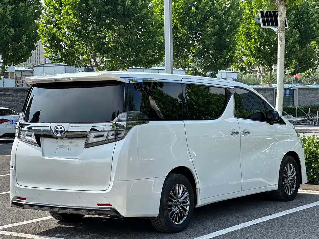 Toyota Vellfire — фото 5