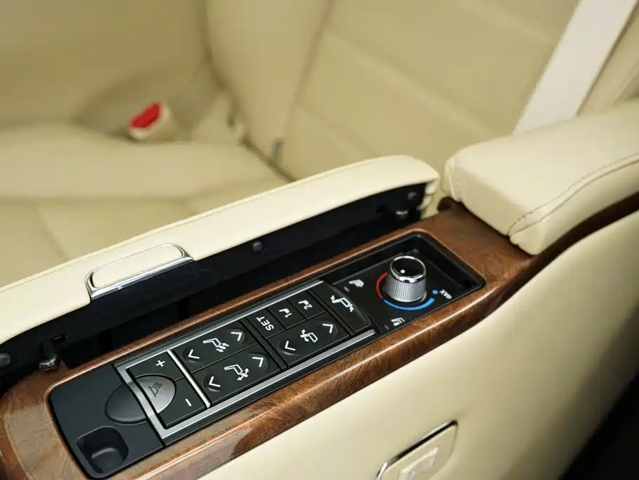 Toyota Alphard — фото 11