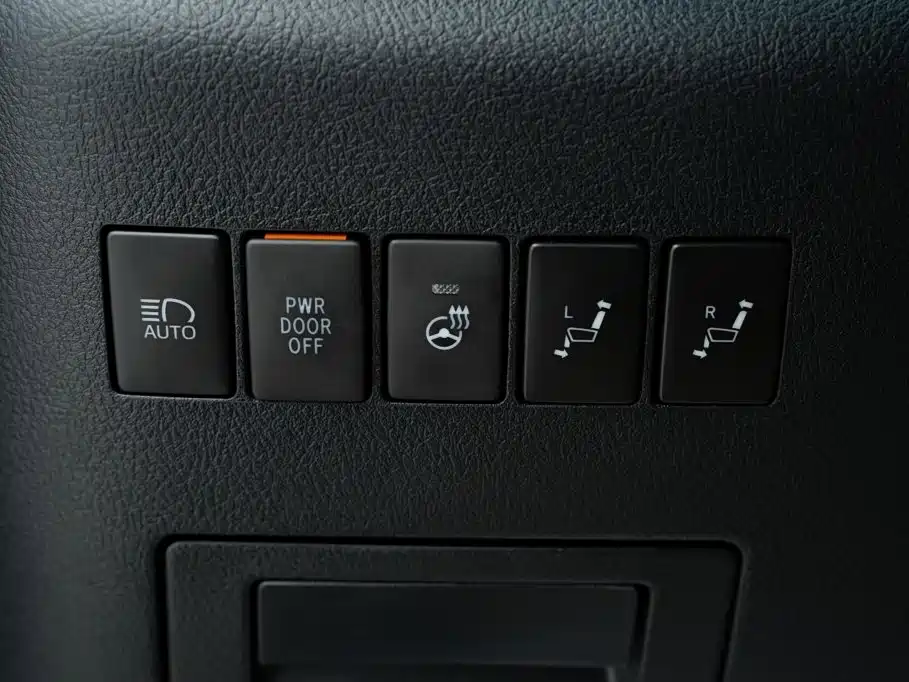 Toyota Alphard — фото 14