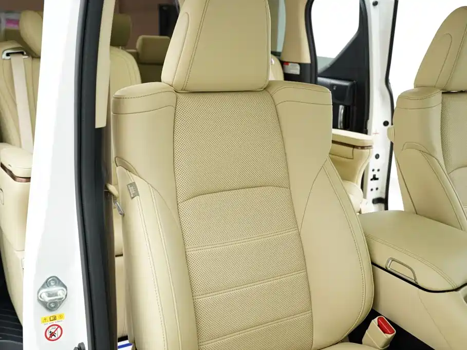 Toyota Alphard — фото 19
