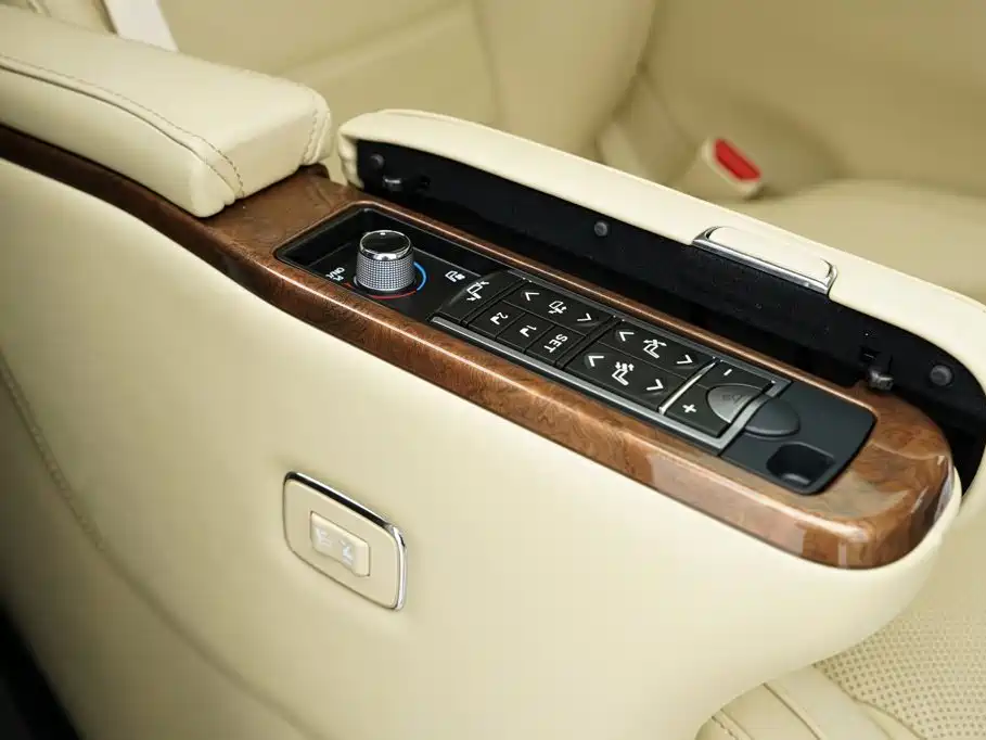 Toyota Alphard — фото 22