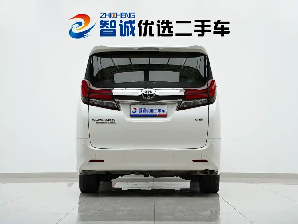 Toyota Alphard — фото 4
