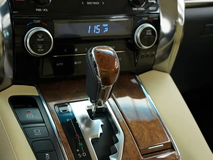 Toyota Alphard — фото 39