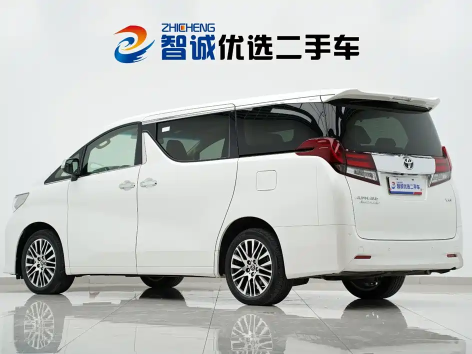 Toyota Alphard — фото 42