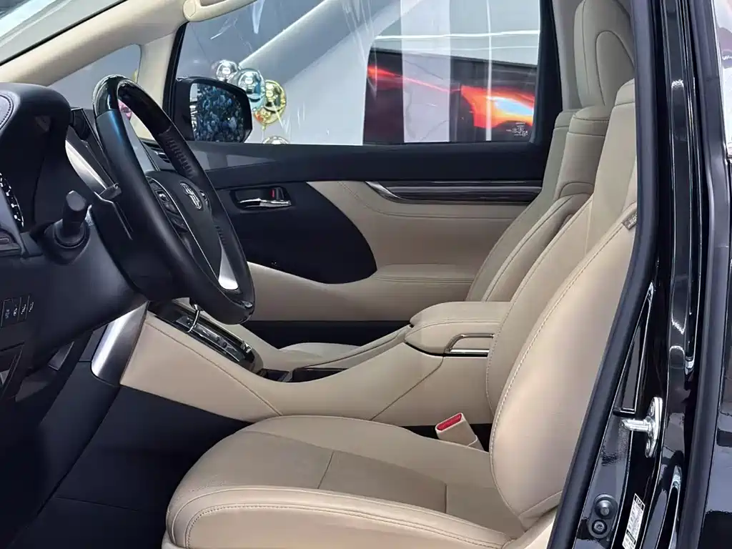 Toyota Alphard — фото 6