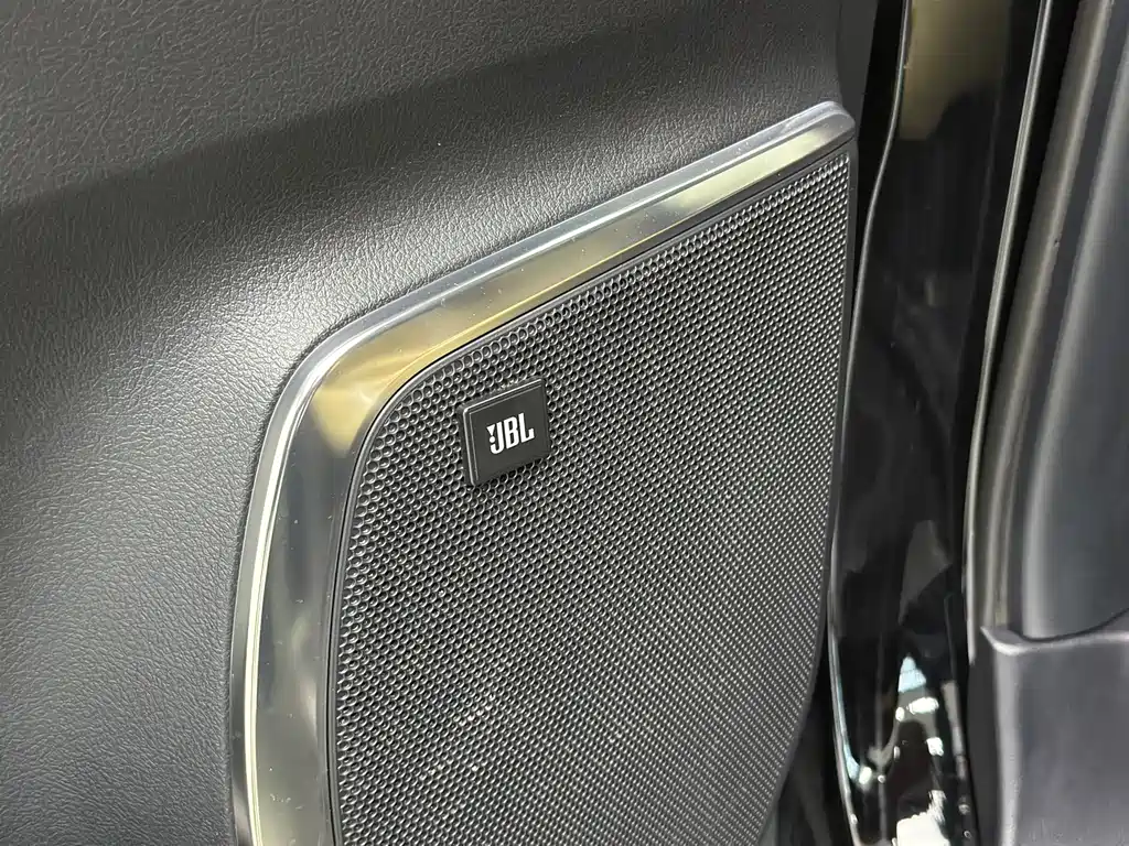Toyota Alphard — фото 18