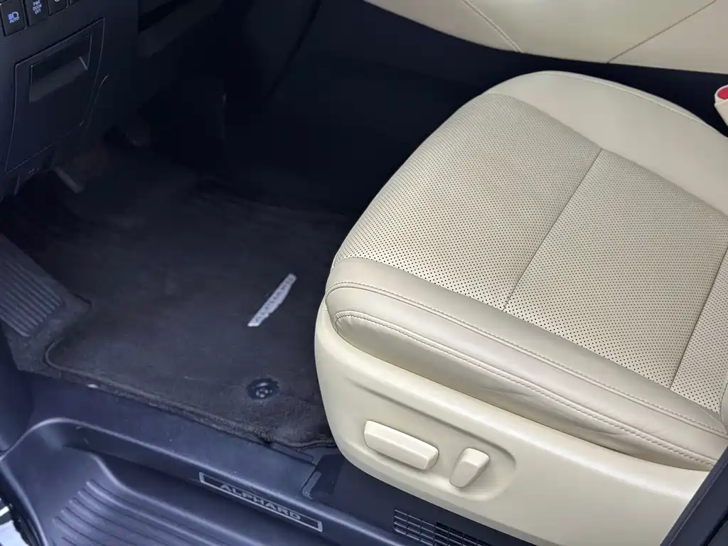 Toyota Alphard — фото 20