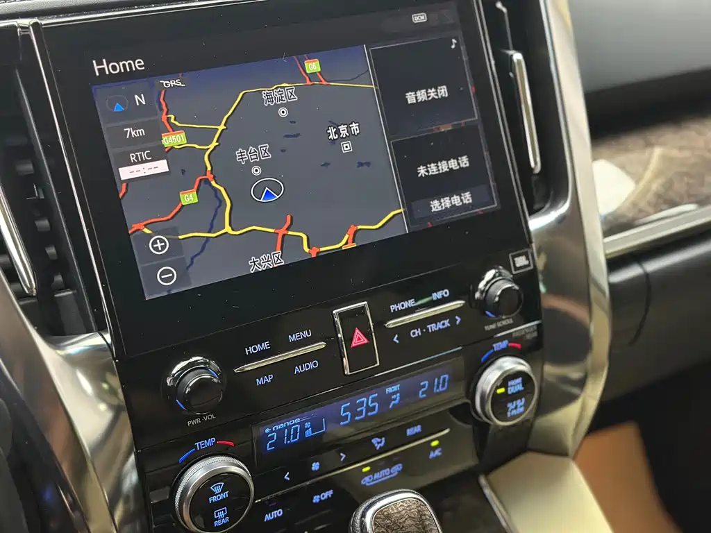 Toyota Alphard — фото 24