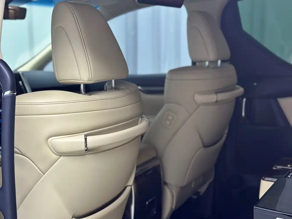 Toyota Alphard — фото 29