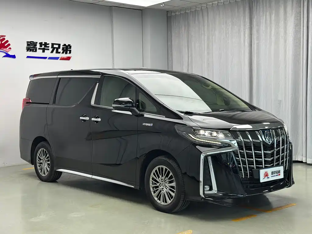 Toyota Alphard — фото 4