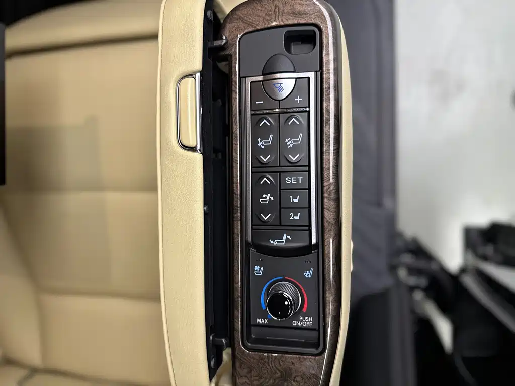 Toyota Alphard — фото 33