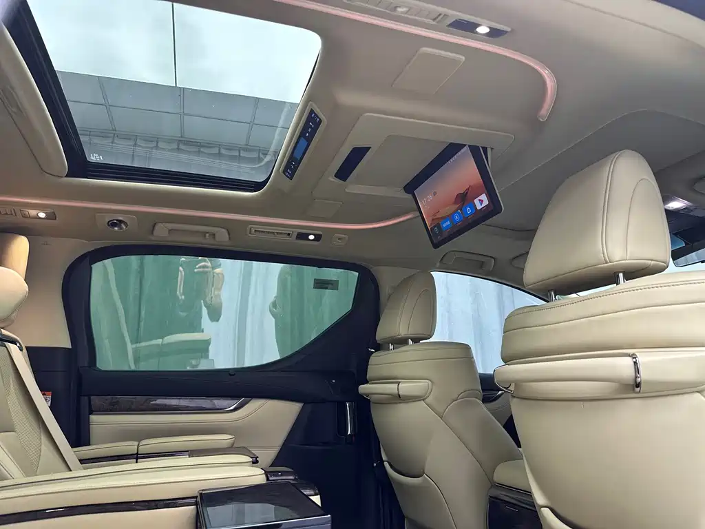 Toyota Alphard — фото 34