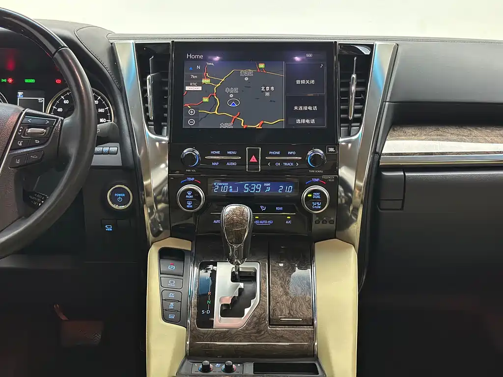 Toyota Alphard — фото 36