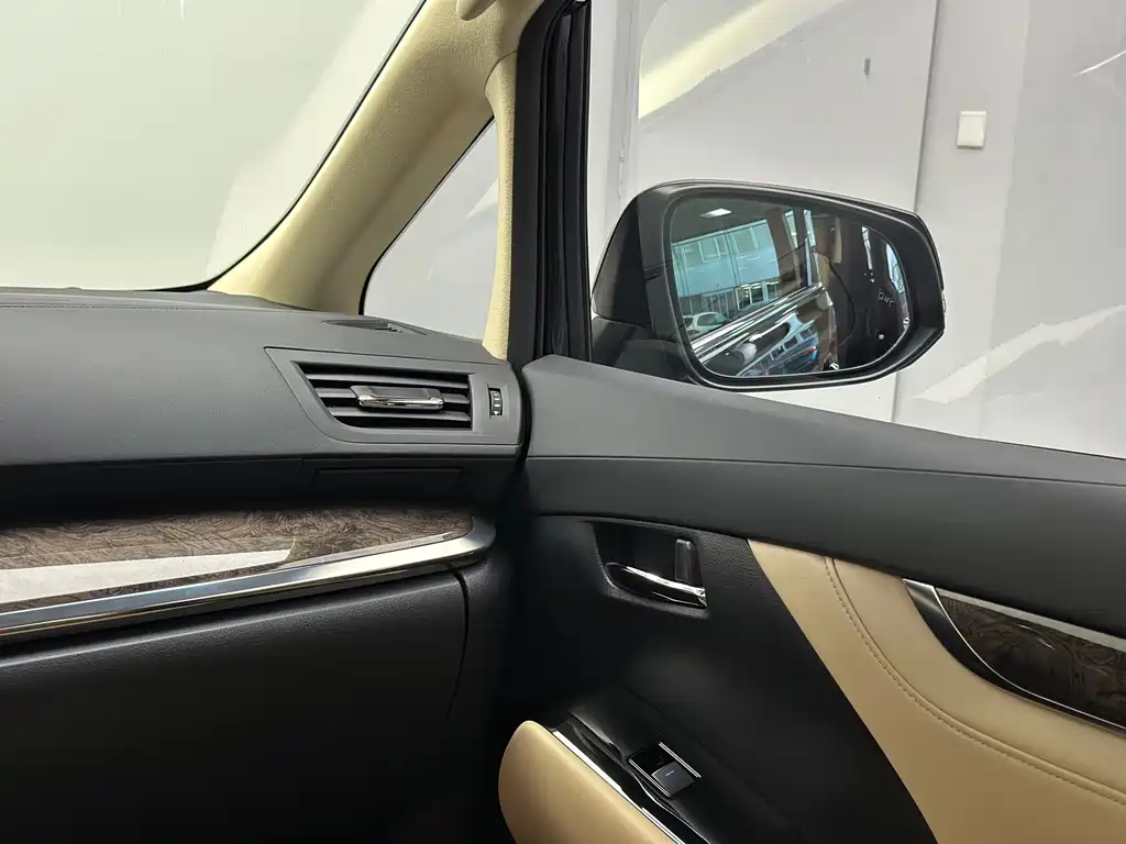Toyota Alphard — фото 37