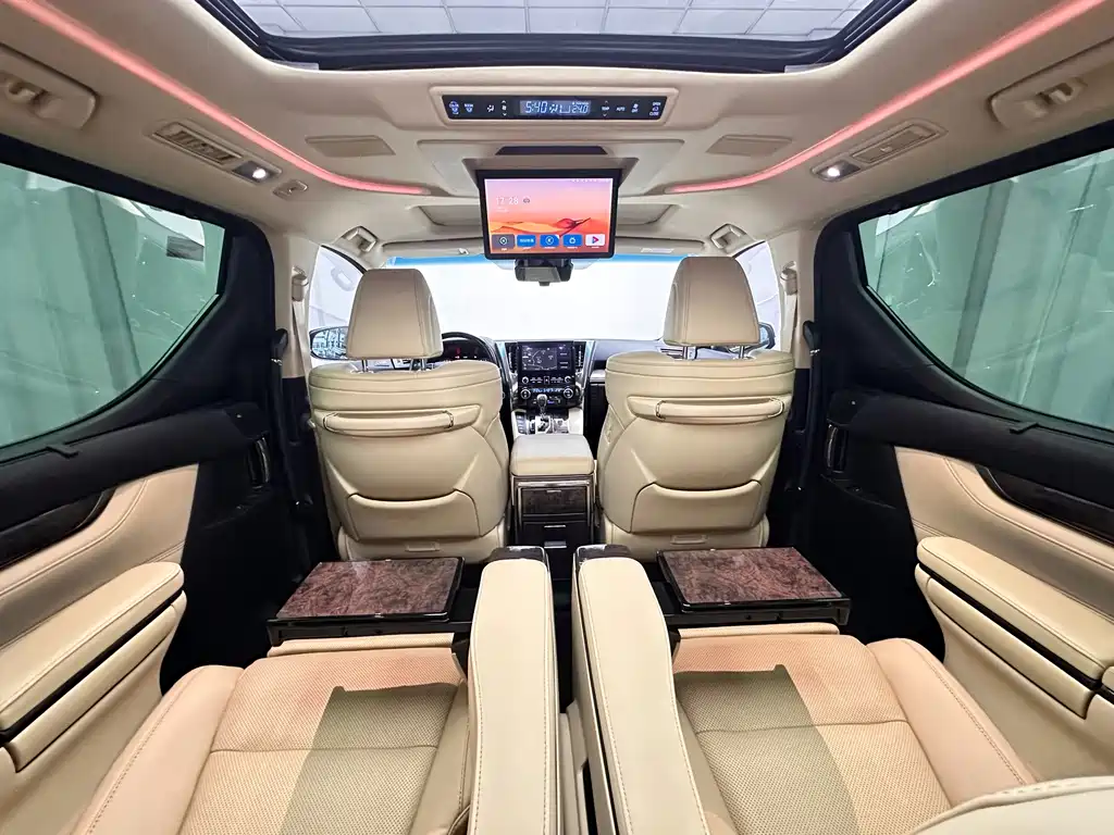 Toyota Alphard — фото 40