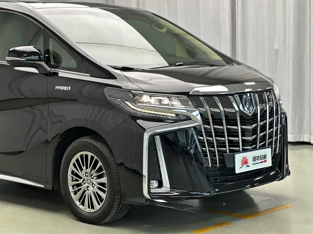 Toyota Alphard — фото 5