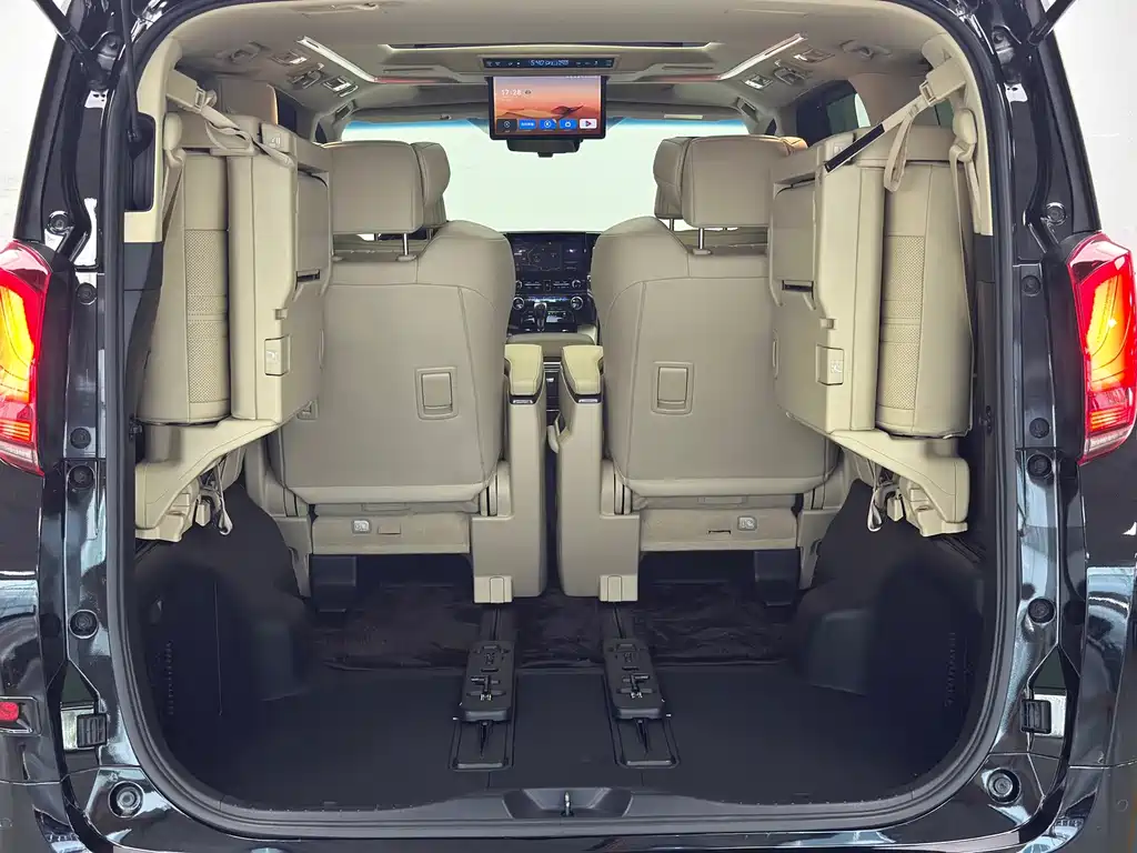 Toyota Alphard — фото 41