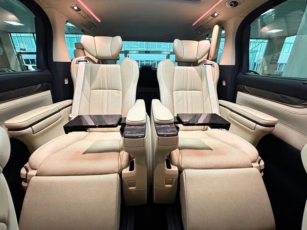 Toyota Alphard — фото 42