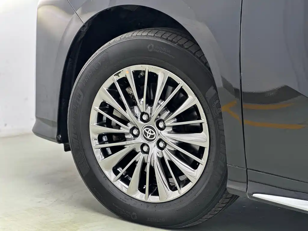Toyota Alphard — фото 44