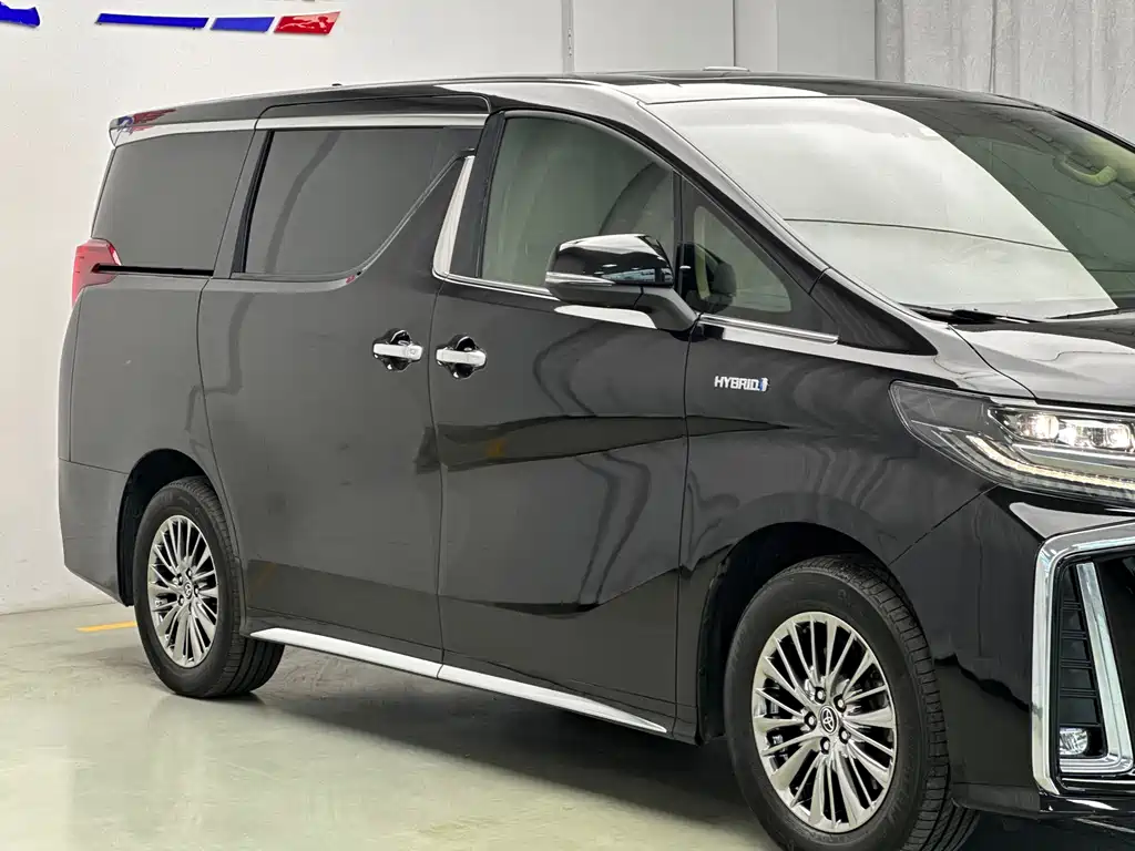 Toyota Alphard — фото 6
