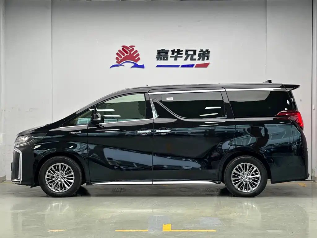 Toyota Alphard — фото 7