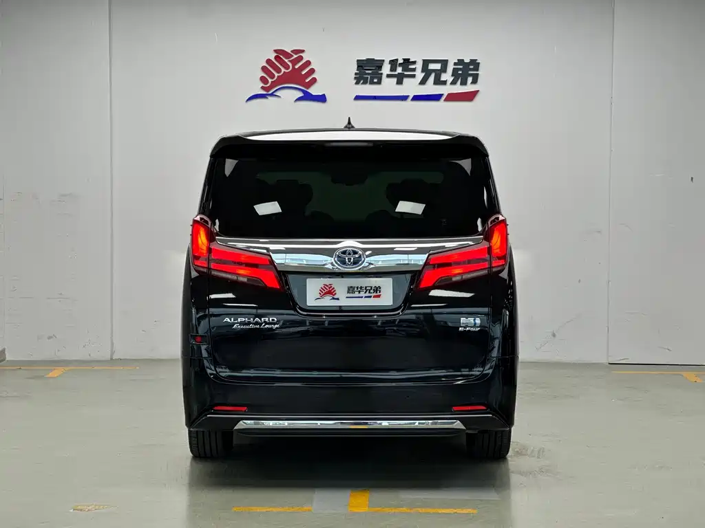 Toyota Alphard — фото 9