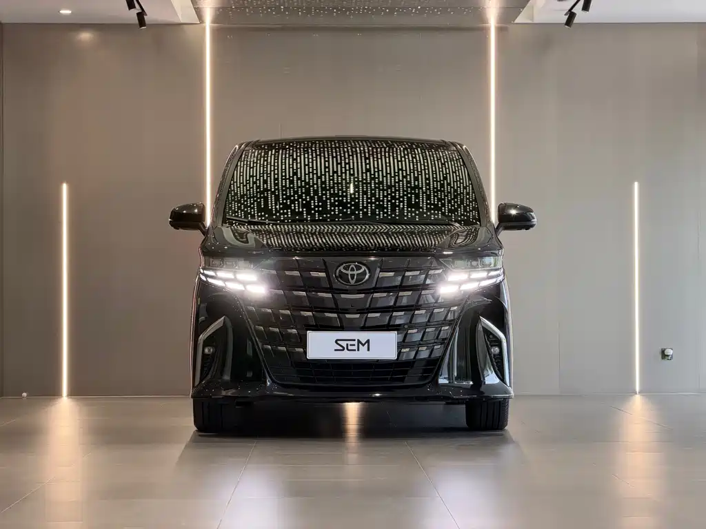 Toyota Alphard — фото 2
