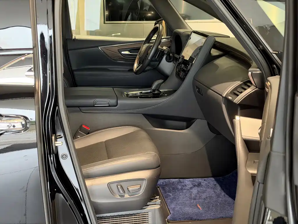 Toyota Alphard — фото 5