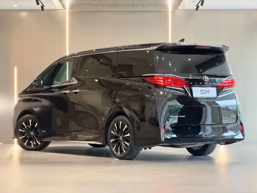 Toyota Alphard — фото 8