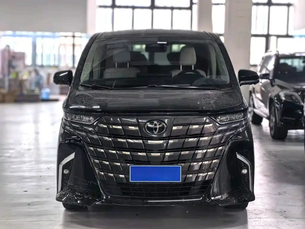 Toyota Alphard — фото 2
