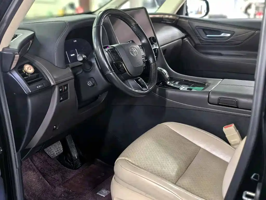 Toyota Alphard — фото 3