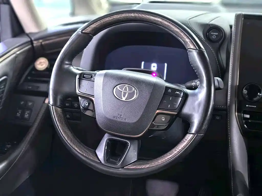 Toyota Alphard — фото 4