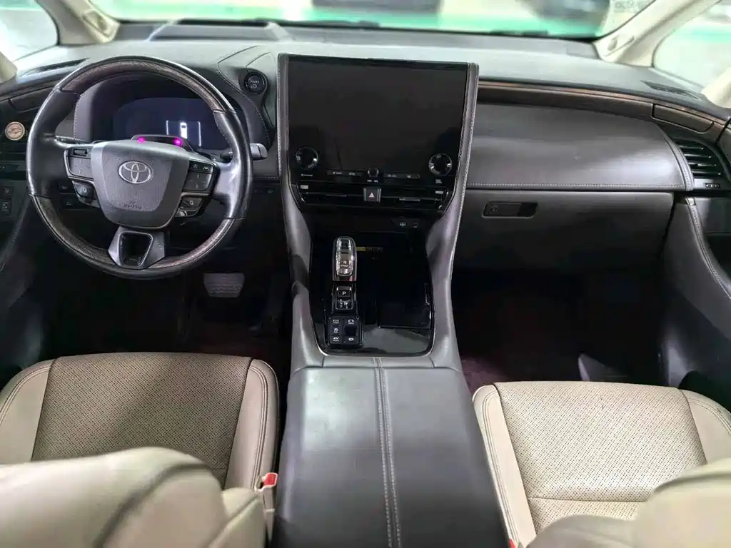 Toyota Alphard — фото 6