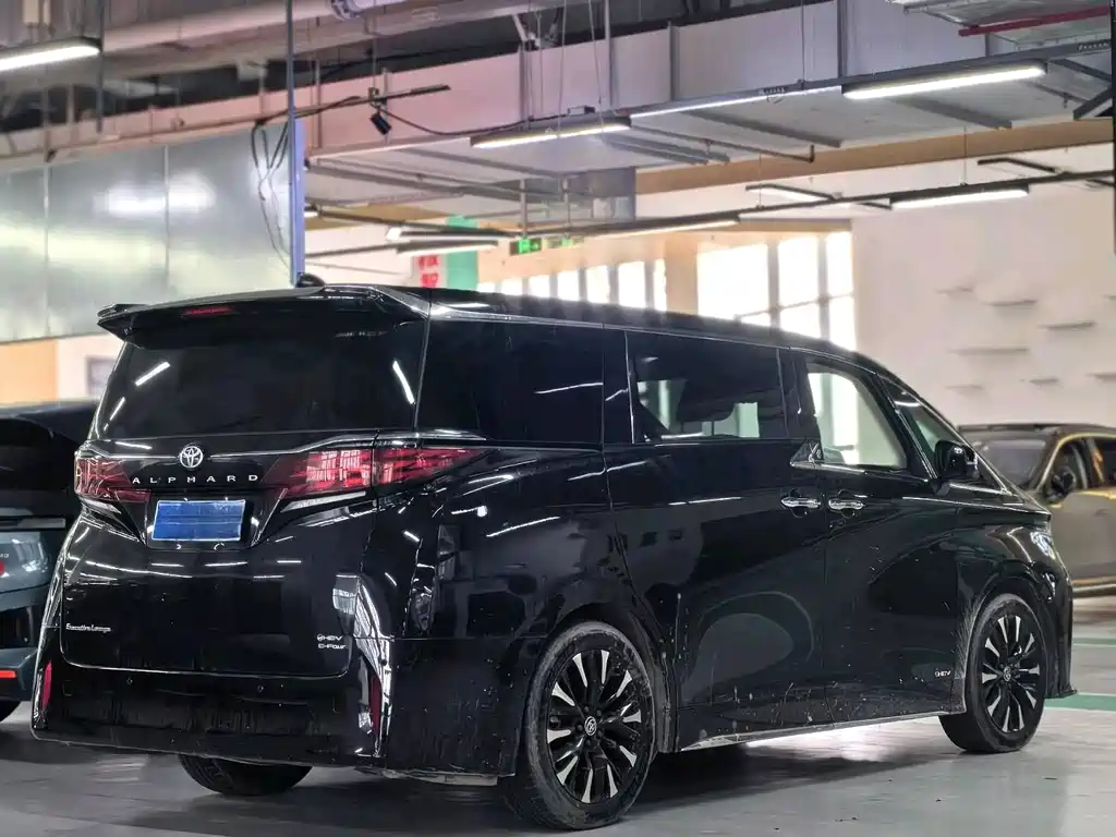 Toyota Alphard — фото 7