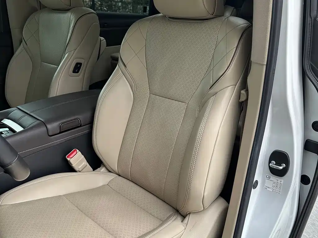 Toyota Alphard — фото 11