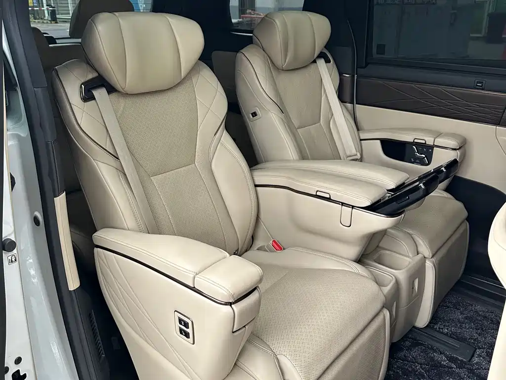 Toyota Alphard — фото 15