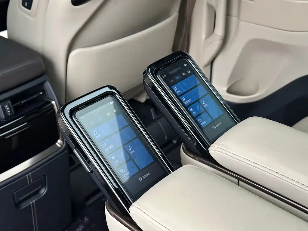Toyota Alphard — фото 18